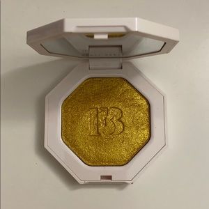 FENTY beauty trophy wife highlighter